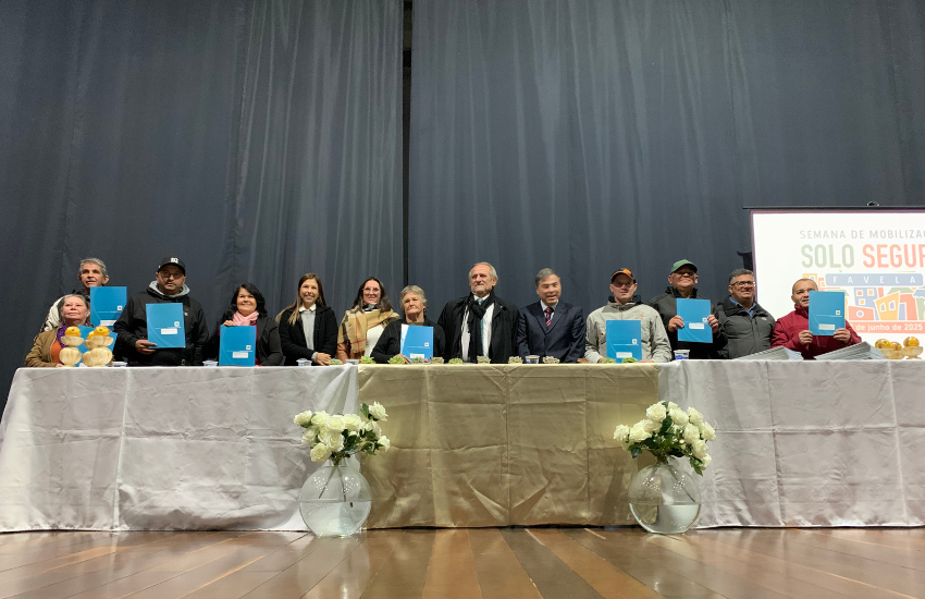 Moradia Legal entrega mais de 100 títulos de propriedade em Campina Grande do Sul